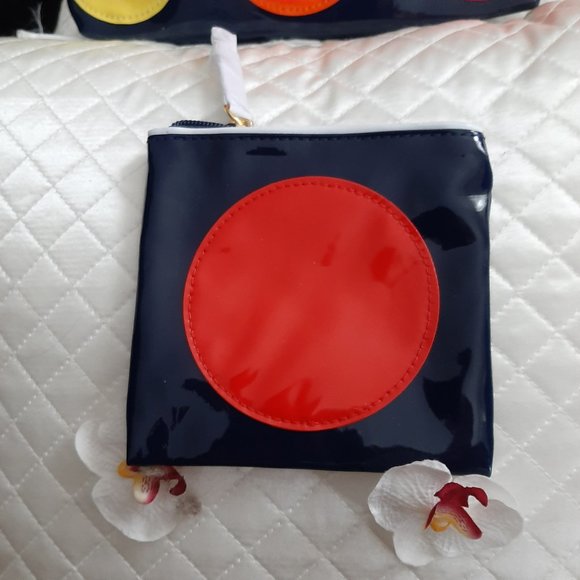 Estee Lauder Make up Bundle in Dual Cosmetic Bag - Picture 9 of 11